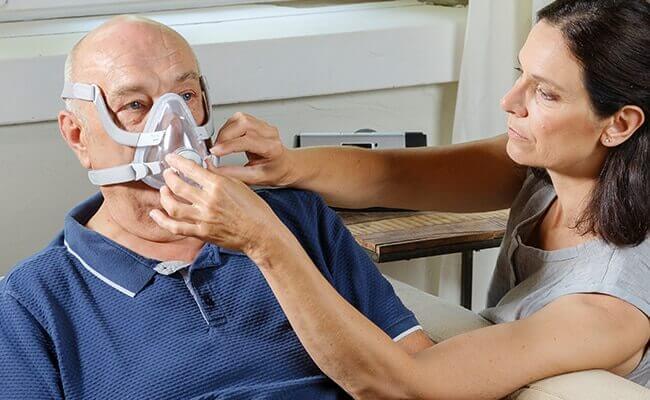 doctor_nurse_mask_fitting_copd_patient